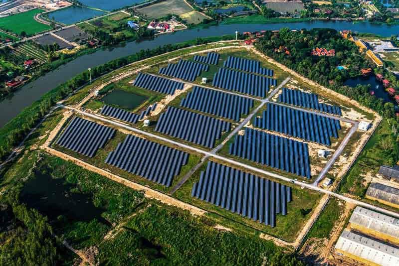 granja solar en medio de una ciudad